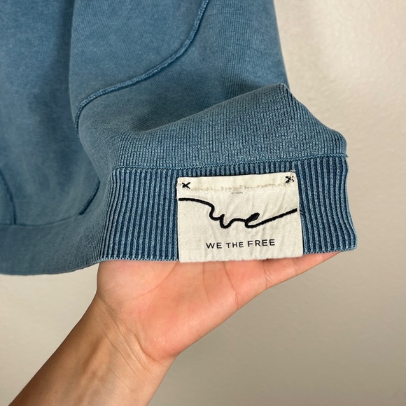 We The Free size XL Zedd tunic sweater blue oversized drop shoulder worn in look - Picture 6 of 13